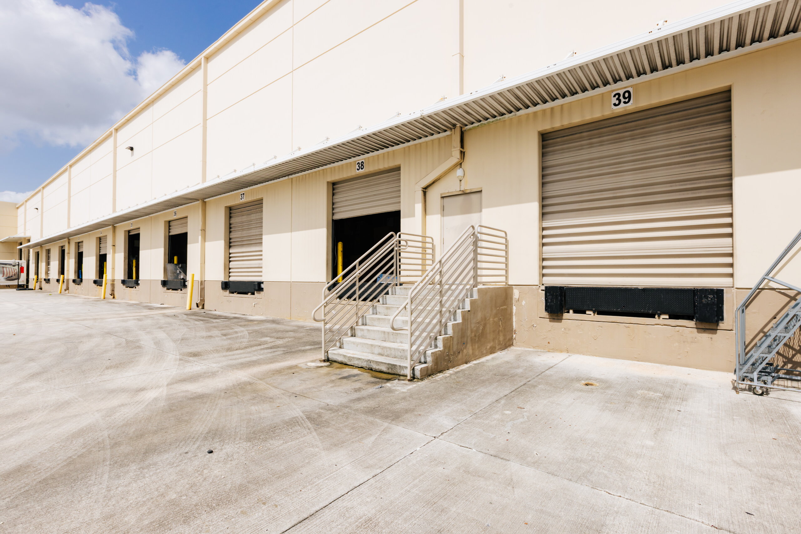 Exterior view of Seagis Doral @ 25th industrial facility