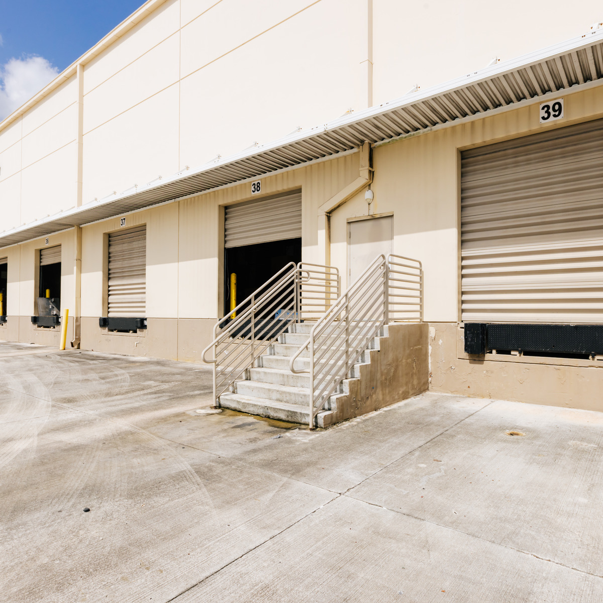 Seagis Doral @ 25th loading dock exterior
