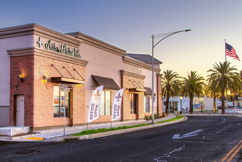 Chico Marketplace exterior and signage
