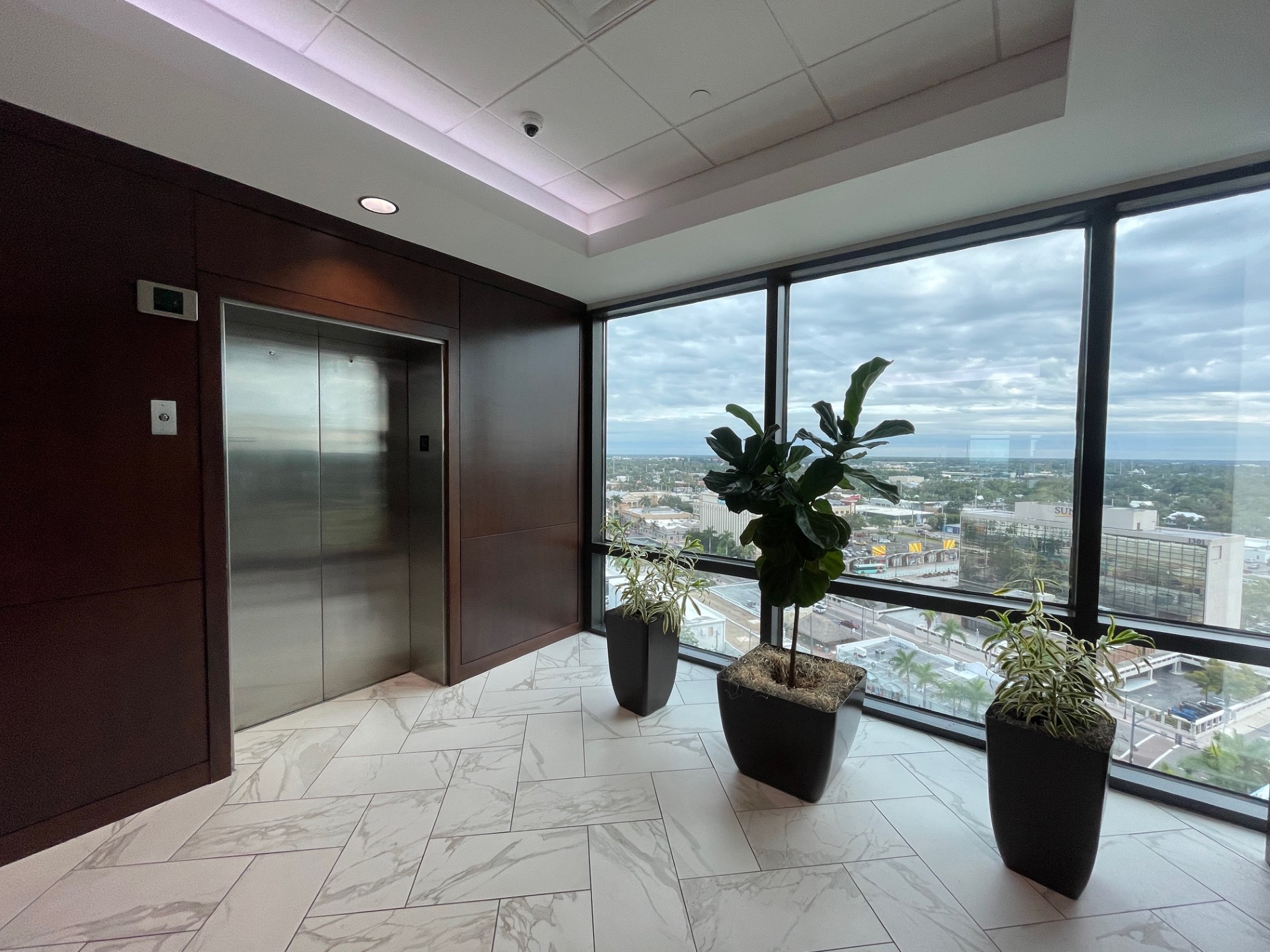 Upper-floor elevator lobby at Bradenton Financial Center