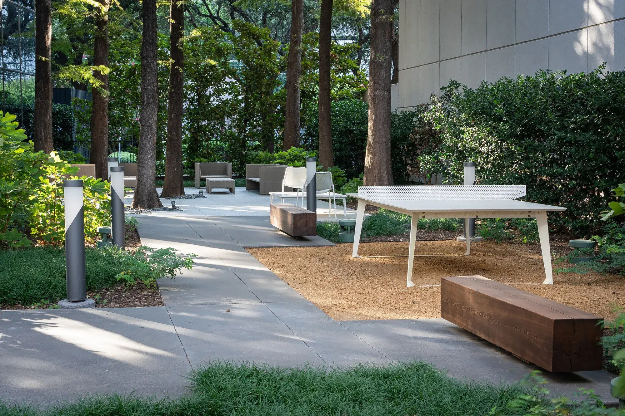 Landscaped courtyard and open air amenities at Parkside Tower