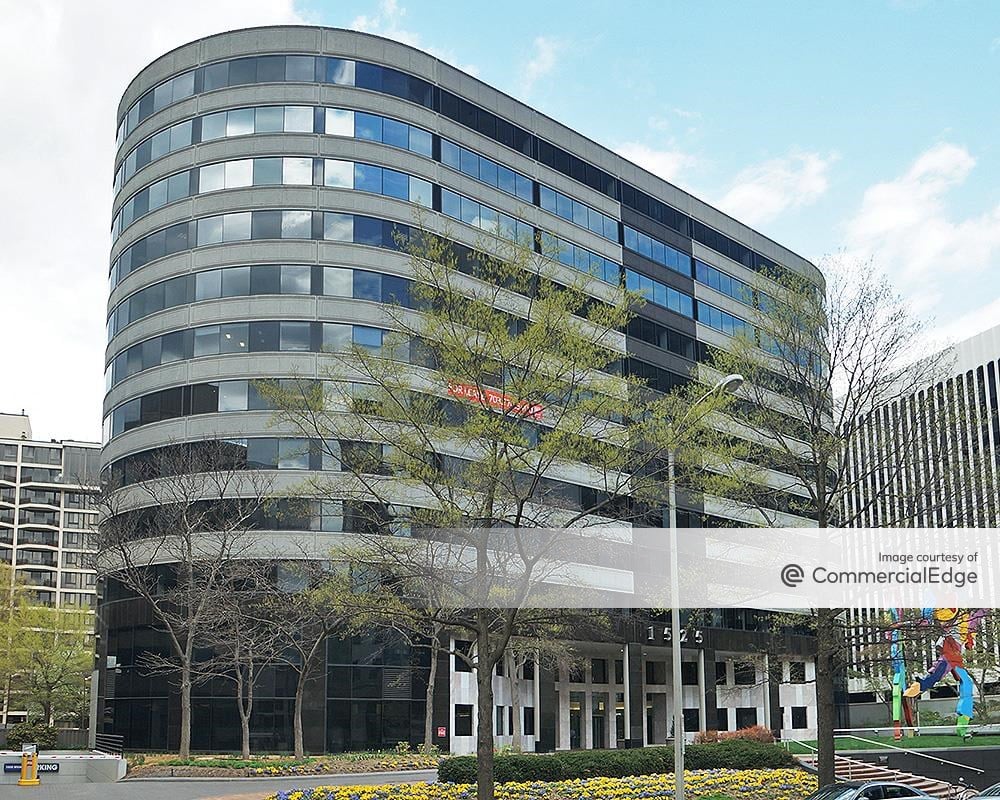 Exterior of 1525 Wilson Boulevard in Rosslyn
