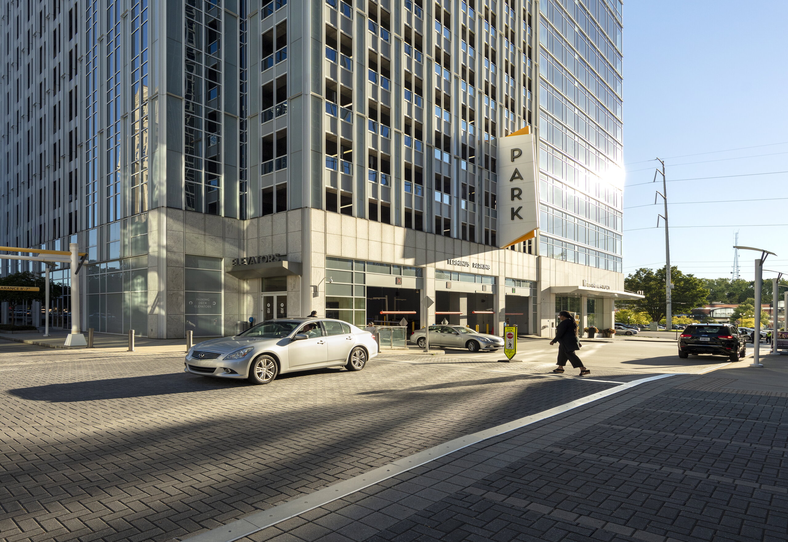 Bicycle storage and outdoor amenities at Terminus 100